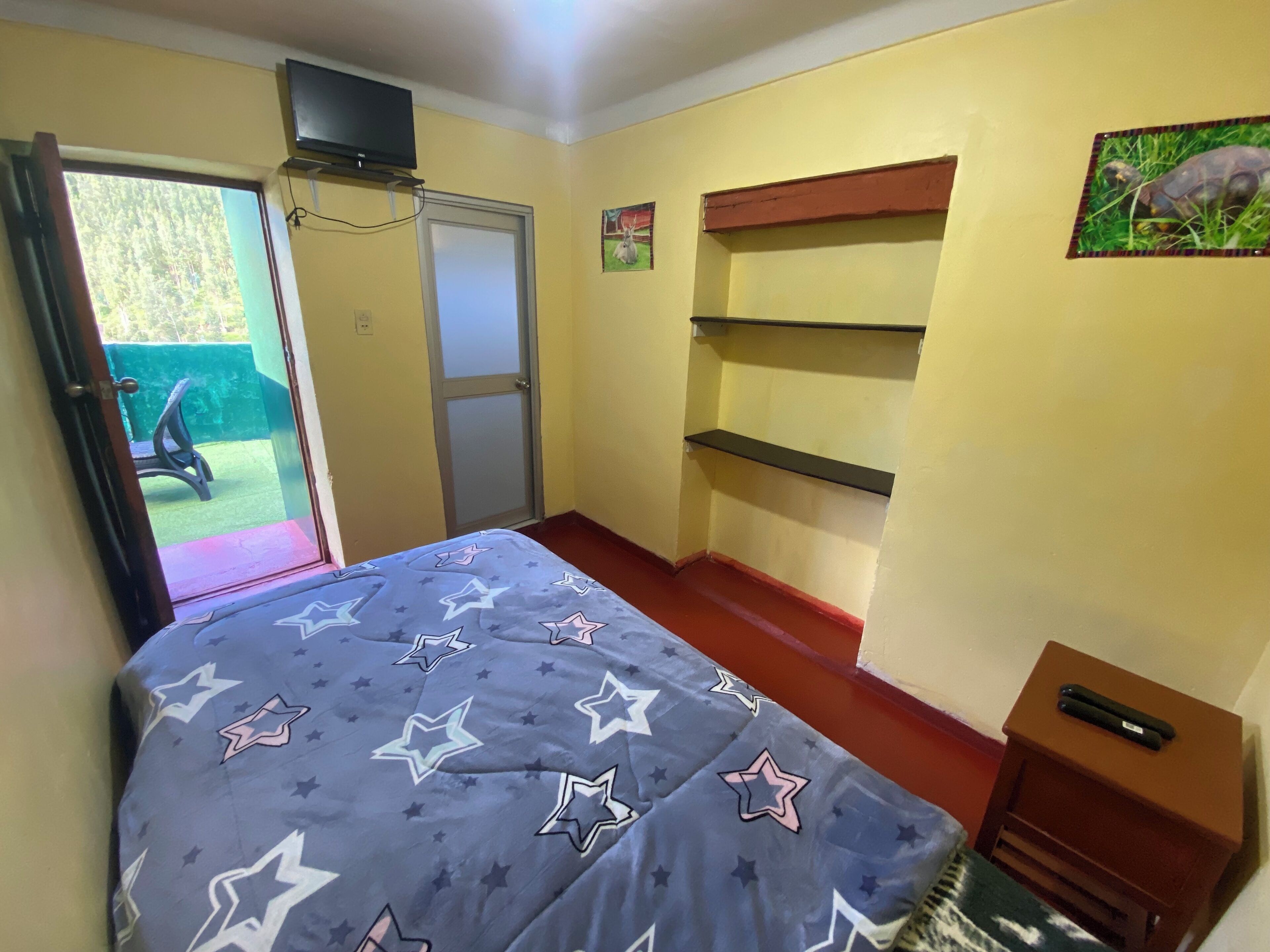 Free WiFi, bed sheets