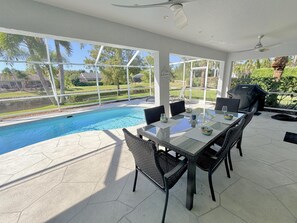 A heated pool - TOP FLORIDA's Villa Charming, a sparkling oasis in Cape Coral (Cape Coral)