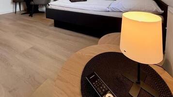 Doppel- oder Zweibettzimmer, 2 Einzelbetten | Schreibtisch, kostenloses WLAN