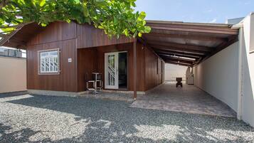 Basic Apartment | Exterior