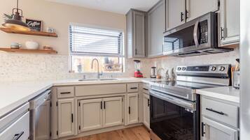 Micro-ondes, four, plaque de cuisson, lave-vaisselle