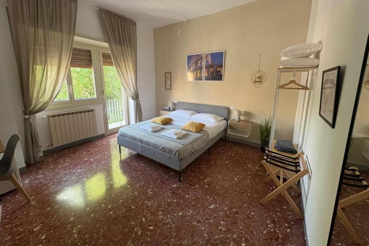 خزنة داخل الغرفة ومكتب ومكواة/لوح كي وواي فاي مجانًا