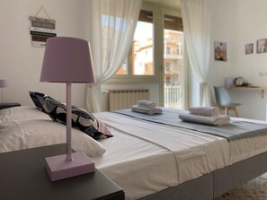 خزنة داخل الغرفة ومكتب ومكواة/لوح كي وواي فاي مجانًا