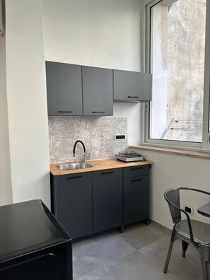 Double Room, Courtyard View | Private kitchen | Electric kettle - Giardino del Geco (Brindisi)