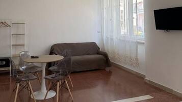 Family Room, Balcony | Living area