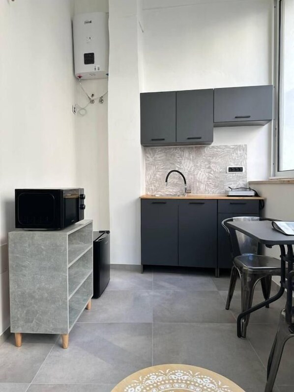 Double Room, Courtyard View | Private kitchen | Electric kettle - Giardino del Geco (Brindisi)