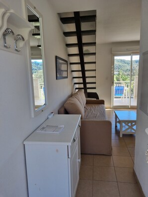 Living area - 4- to 6-person apartment near Saint Florent and the Roya beach. (Oletta)