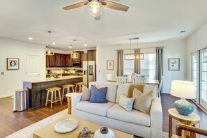 TV, fireplace, stereo - Explore Beaches & May River! Family Bluffton Home (Bluffton)