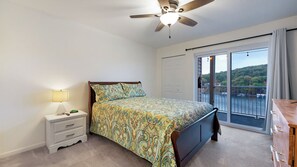2 bedrooms, WiFi, bed sheets - Cozy Lakefront 2BR Condo Near HH, Golf, Dining & The Strip (Lake Ozark)