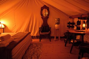 1 bedroom, Internet, bed sheets - Umpqua National Forest Glamping Tent Woodsman - Near Crater Lake & Umpqua Hot Springs (Idleyld Park)