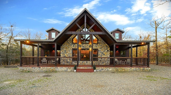 Exterior - Single Level Private Lake Retreat!•Sleeps 14•Hot Tub (Broken Bow)