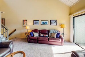 TV, fireplace - Eagle's Nest - Condo in Huntington Lake (Big Creek)