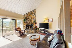TV, fireplace - Condo in Huntington Lake (Big Creek)