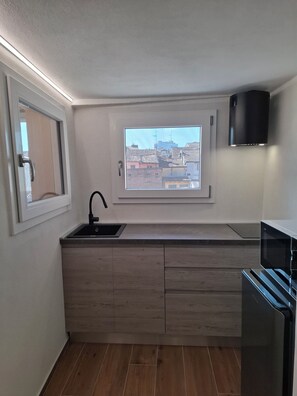 Deluxe appartement, uitzicht op tuin | Privékeuken