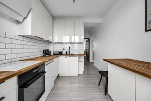 Fridge, oven, stovetop, dishwasher - Warsaw Stadium - 7th Floor, Balcony - by Rentujemy (Warszawa)