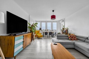 TV - Warsaw Stadium - 7th Floor, Balcony - by Rentujemy (Warszawa)