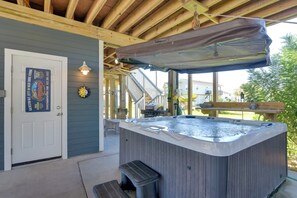 Terrace/patio - Group-Friendly Hot Tub Haven in Galveston! (Galveston)