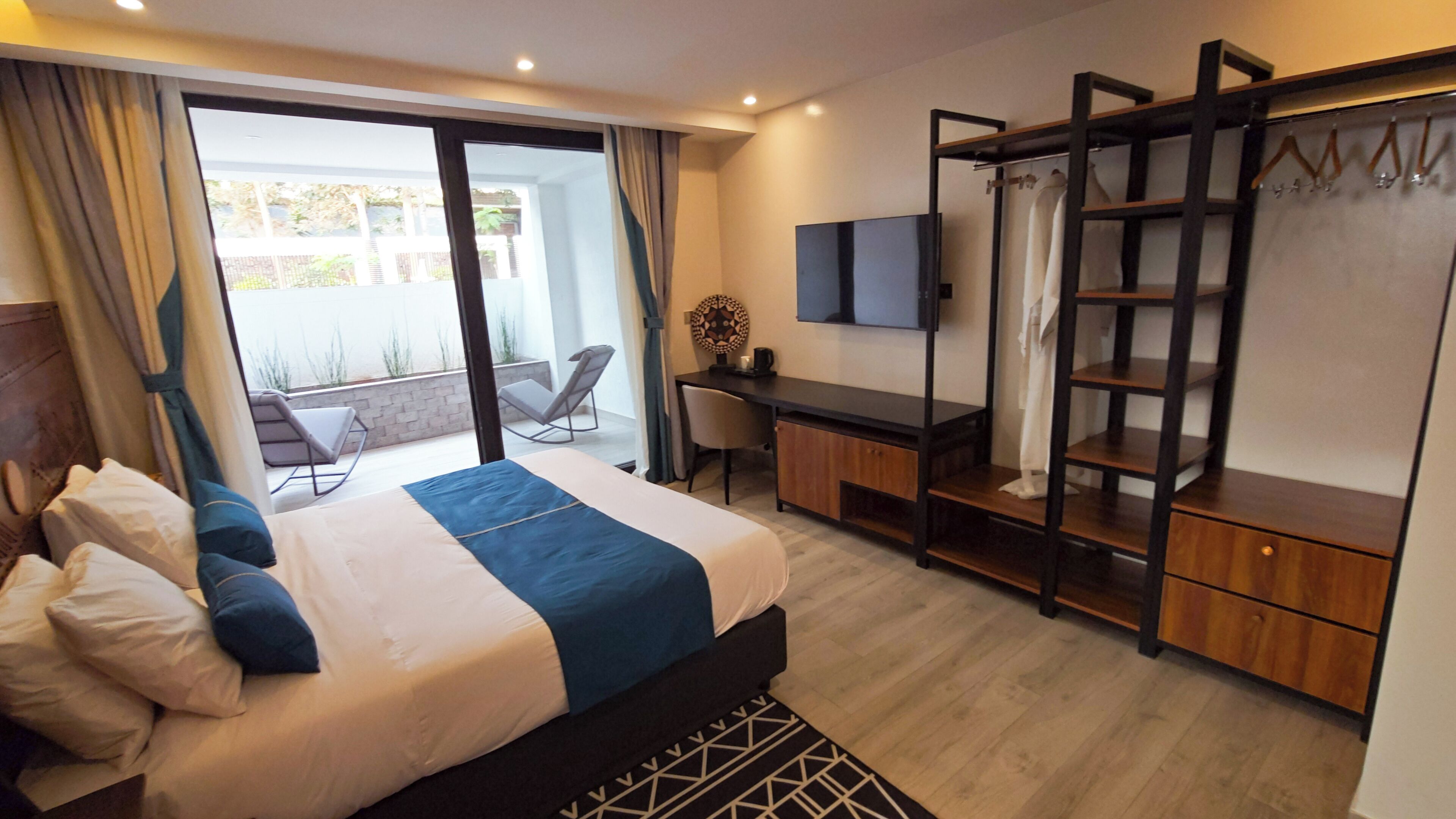 ห้องคอมฟอร์ทดับเบิลหรือทวิน, วิวสวนสาธารณะ | ตู้นิรภัยในห้องพัก, ผ้าม่านกันแสง, เตารีด/โต๊ะรีดผ้า, Wi-Fi ฟรี