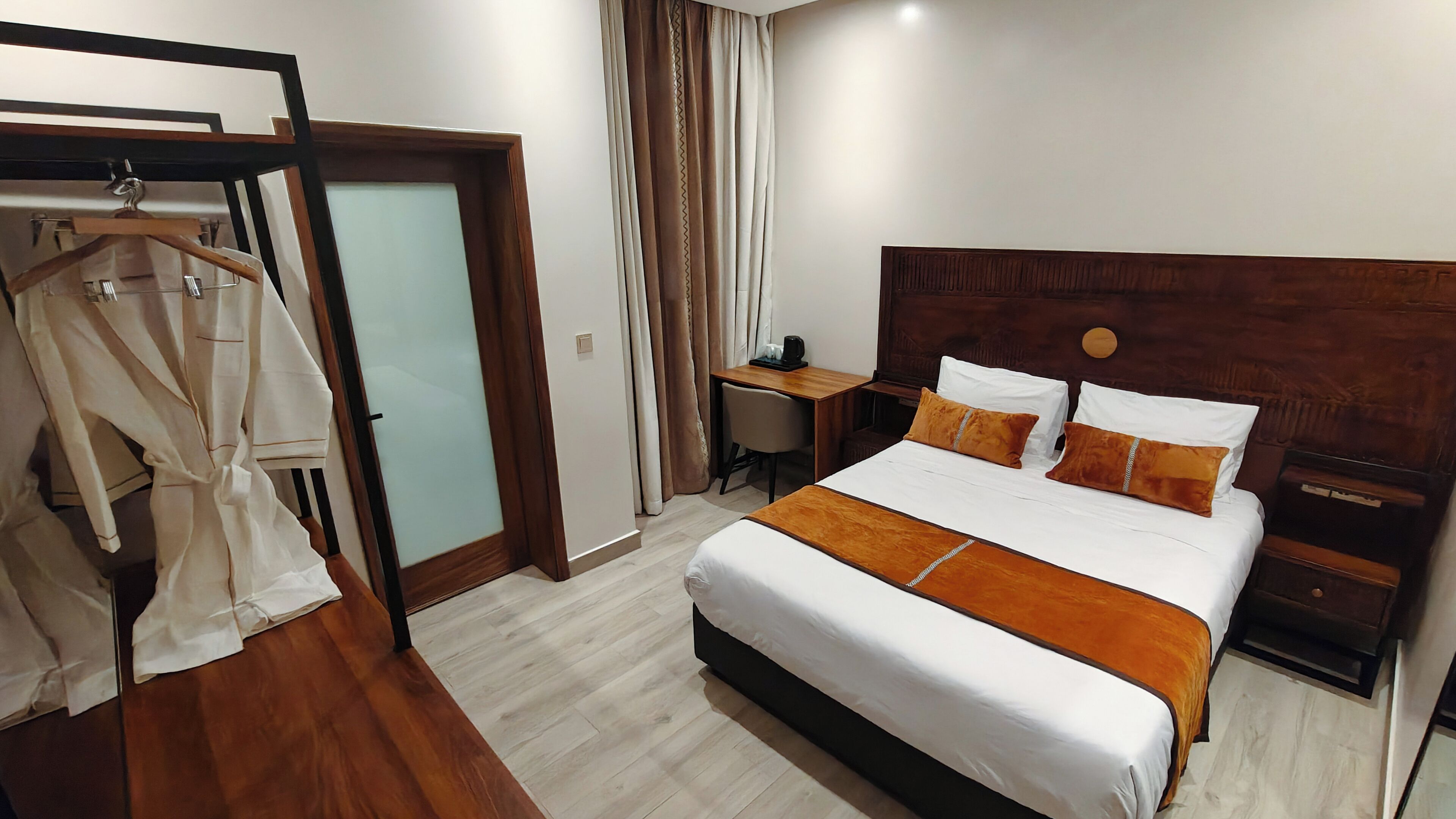 ห้องคลาสสิกดับเบิล, ระเบียง, วิวสวนสาธารณะ | ต ู้นิรภัยในห้องพัก, ผ้าม่านกันแสง, เตารีด/โต๊ะรีดผ้า, Wi-Fi ฟรี