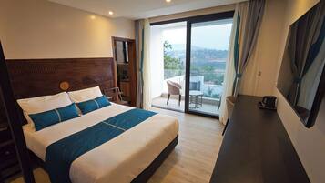 Habitación Confort con 1 cama doble o 2 individuales, vistas al parque | Caja fuerte, cortinas opacas, tabla de planchar con plancha