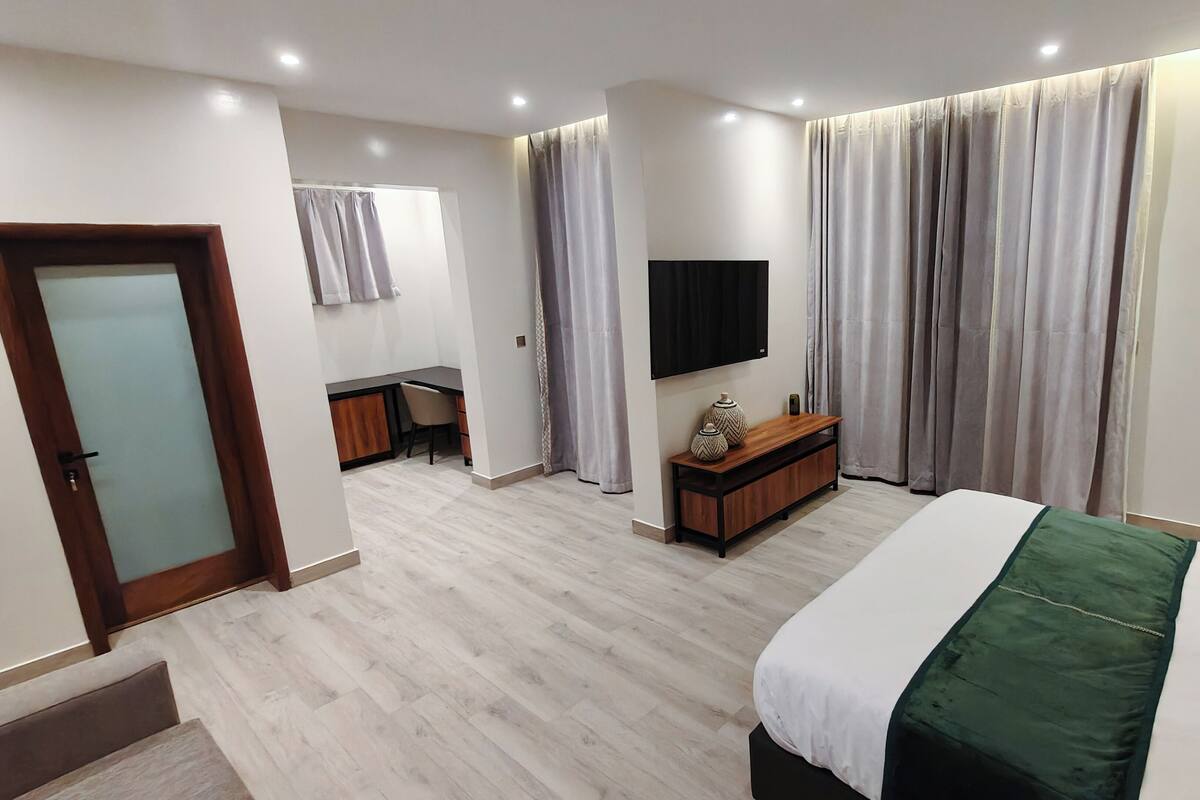 Deluxe Double or Twin Room | In-room safe, blackout drapes, iron/ironing board, free WiFi