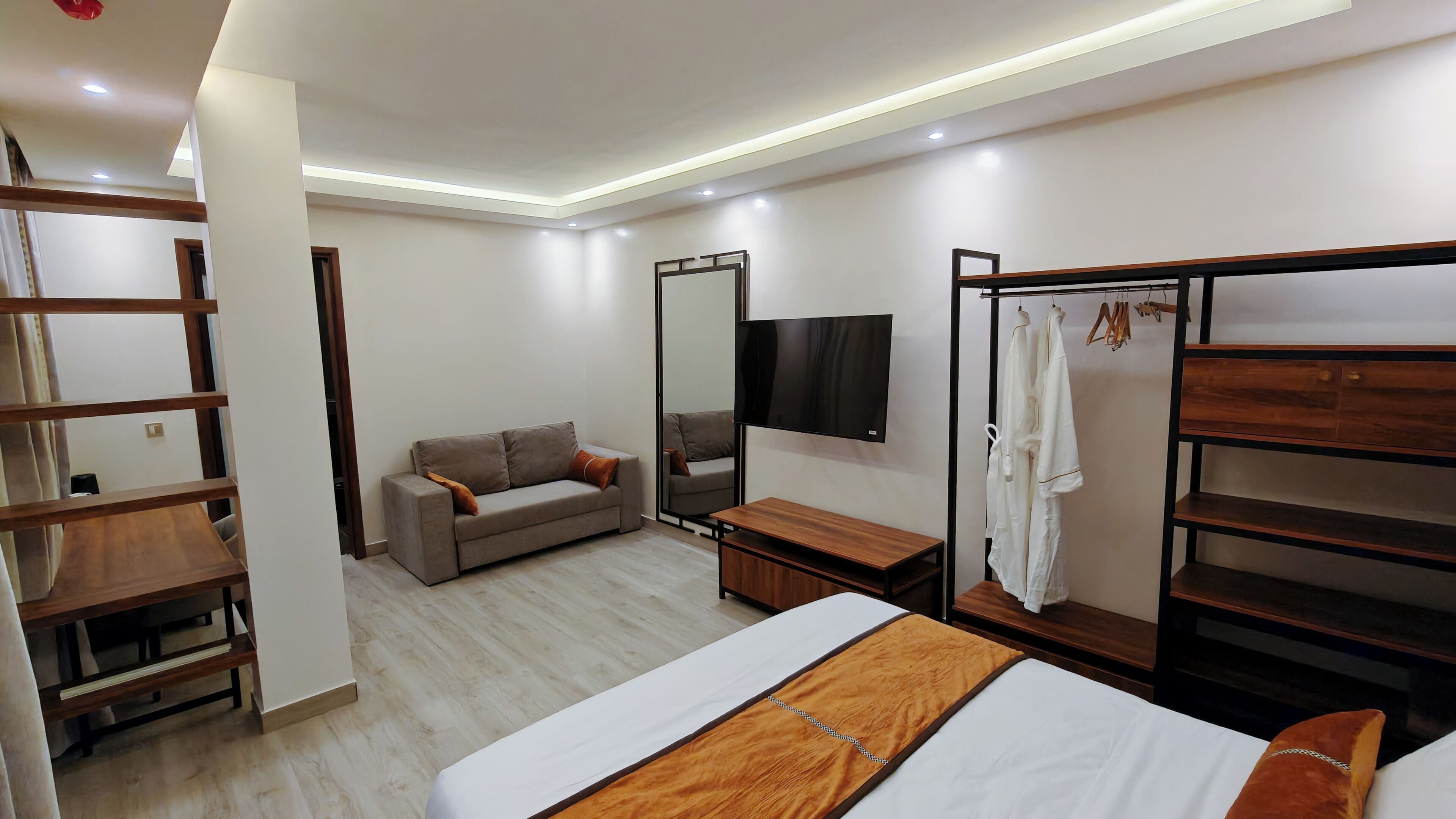 ห้องลักซ์ชัวรี่ดับเบิลหรือทวิน, วิวเมือง | ตู้นิรภัยใ  นห้องพัก, ผ้าม่านกันแสง, เตารีด/โต๊ะรีดผ้า, Wi-Fi ฟรี