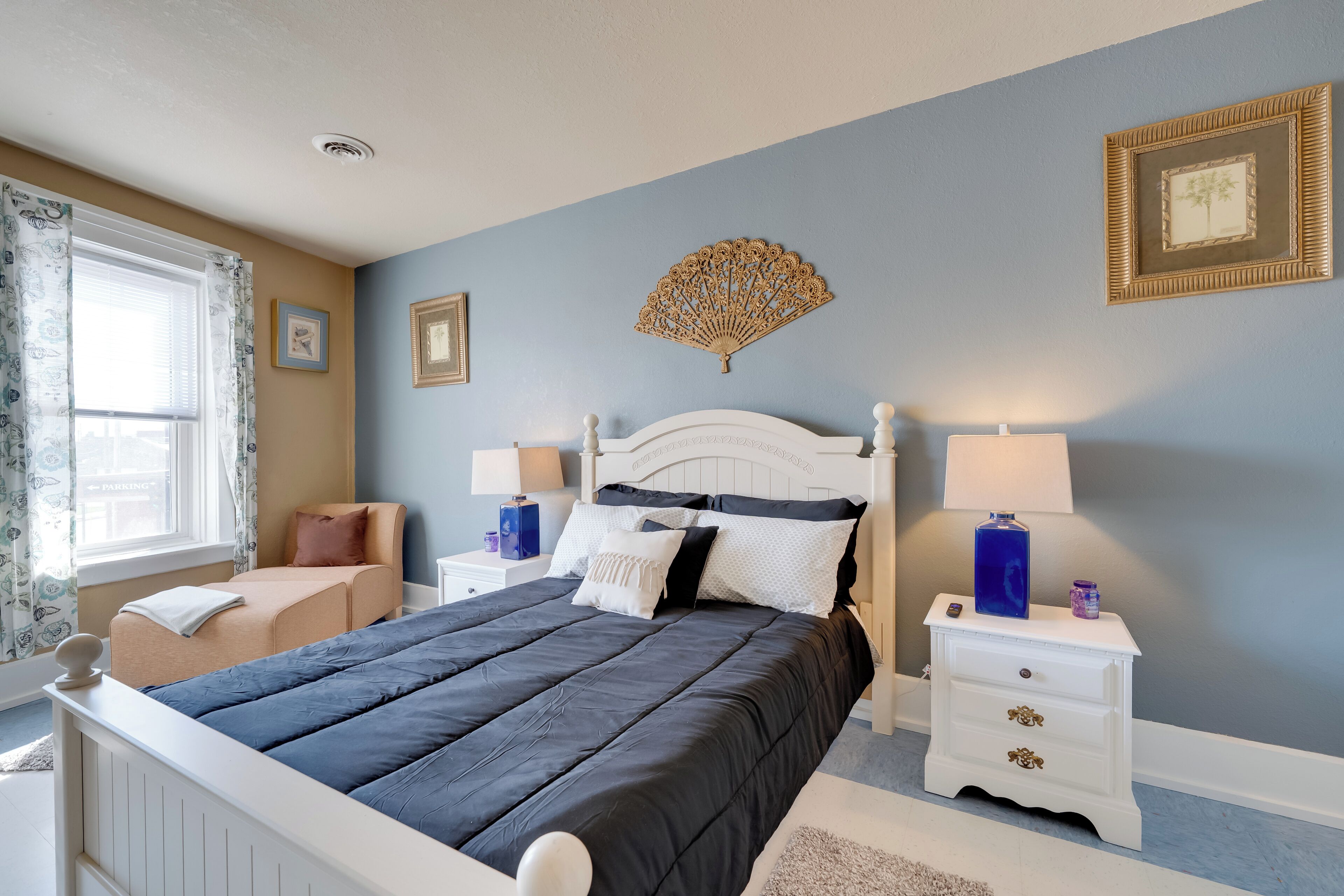 3 bedrooms, iron/ironing board, internet, bed sheets