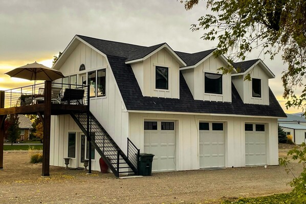 المنشأة من الخارج