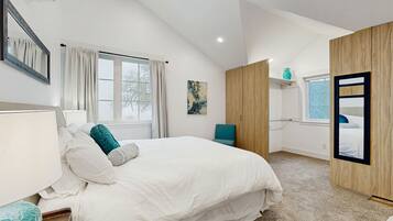 2 slaapkamers, een strijkplank/strijkijzer, internet, beddengoed