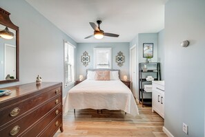 1 bedroom, iron/ironing board, Internet, bed sheets - Walk to Beach & Boardwalk: Ocean City Haven! (Ocean City)