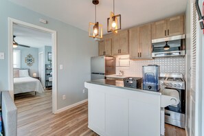 Coffee/tea maker, cookware/dishes/utensils - Walk to Beach & Boardwalk: Ocean City Haven! (Ocean City)