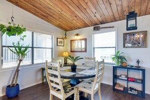 Dining - < 1 Mi to Sea Isle Beach, Nautical Home w/ Hot Tub (Galveston)