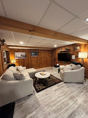 TV - Big Moose Lodge Unit 2 Bottom Unit (Montgomery)