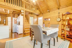 Dining - Unwind Poolside + Walk to Lake! Okeechobee Getaway (Okeechobee)