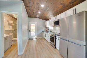 Réfrigérateur, plaque de cuisson, cafetière/bouilloire