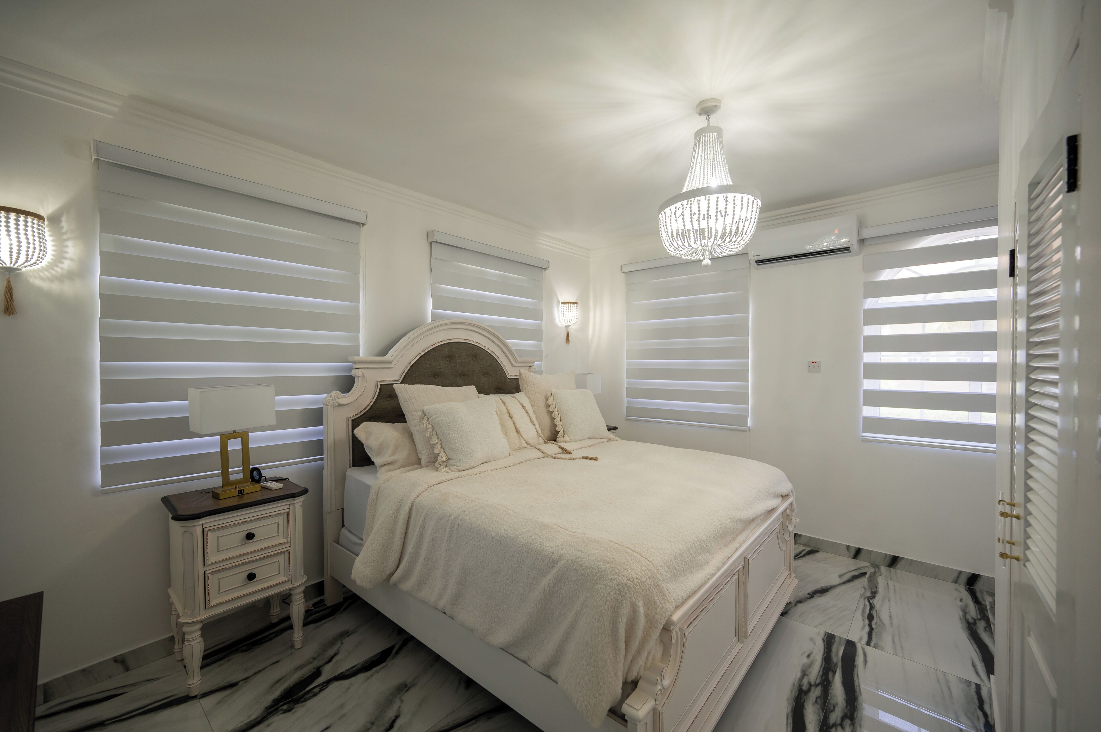 2 bedrooms, iron/ironing board, WiFi