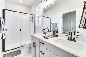 Towels - < 2 Mi Kalahari & Dell Diamond! Modern Townhome (Round Rock)