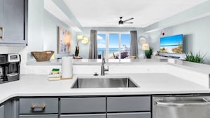 Kondominium, 1 Tempat Tidur King dengan tempat tidur Sofa (Calypso 3-2003 - Sunset Bliss) | Dapur pribadi