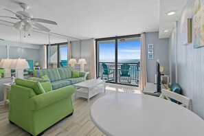 Condo, 1 giường cỡ king và sofa giường (SunDestin 909) | Khu phòng khách