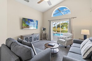 TV - Private Pool house with private pool, and lake view!! (Kissimmee)