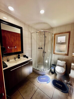 Hair dryer, towels, toilet paper - House surrounded by nature, close to many minimarket and restaurants. (Los Lagos)
