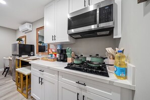 冰箱、微波炉、炉灶、茶��具/咖啡用具