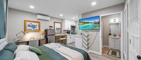 1 bedroom, desk, free WiFi, bed sheets