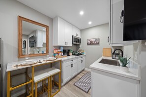 Fridge, microwave, stovetop, coffee/tea maker - Modern Studio w King Bed, Full Kitchen, Gated Yard (Spring Valley)