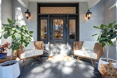 Charming 2BR/1BA in a Restored 1920s Savannah Home