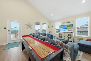 TV - Sea Isle Beach| Fenced Yard and Kayak (Galveston)