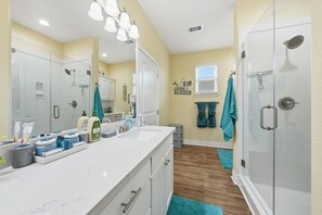 Hair dryer, towels - Sea Isle Beach| Fenced Yard and Kayak (Galveston)