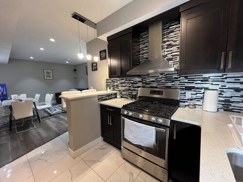 Cozy 2BR Retreat | Edmonton SW | Smart TV + Wi-Fi