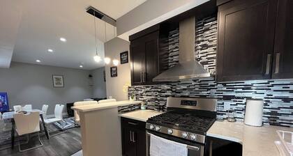 Cozy 2BR Retreat | Edmonton SW | Smart TV + Wi-Fi