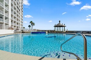 Pool - Summer House 605B - Gulf Front (Orange Beach)